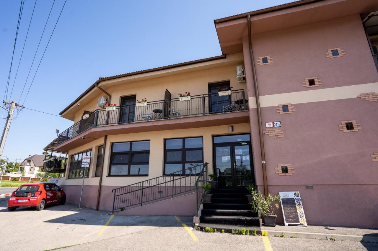 Penzion Toscana Neutra Exterior foto